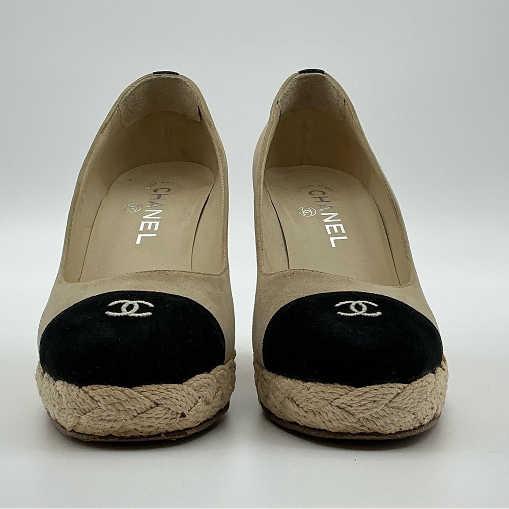 CHANEL Beige Suede Espadrille Wedges with Black Cap Toe and CC Logo - Picture 2 of 9
